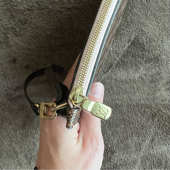 LOUIS VUITTON DAMIER EVENE NEVERFULL CLUTCH WRISTLET - Picture 6 of 16